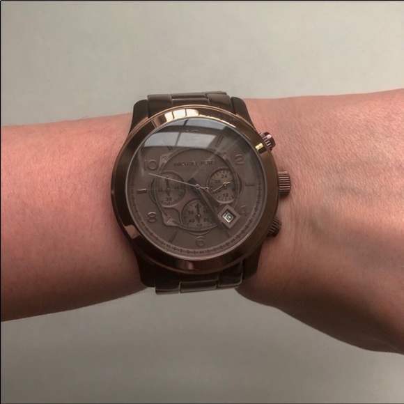 Michael Kors Oversized Watch - Picture 6 of 8